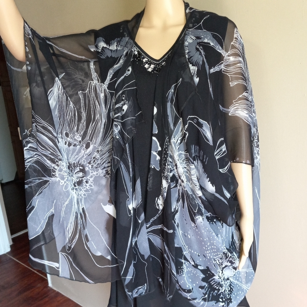 PreLoved. Chico's silk Floral sleeved wrap, OS